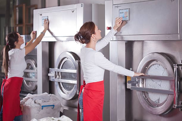 Nhuộm Ombre tạo sắc màu phai dần, mang đến phong cách độc đáo cho sản phẩm.